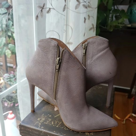 Steve Madden Womens Suede Pointed Toe Ankle Boots, Size 7.5 Beige light brown - Picture 6 of 7